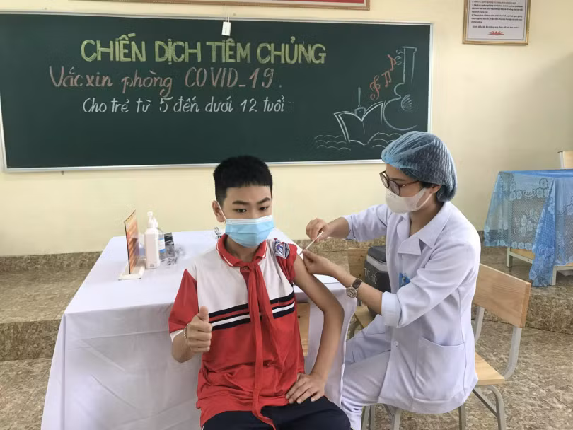 Gần 200 trẻ từ 5 - dưới 12 tuổi đầu tiên ở Việt Nam tiêm vaccine phòng COVID-19