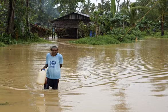 Philippines hứng cơn bão đầu tiên trong năm, ít nhất 25 người chết