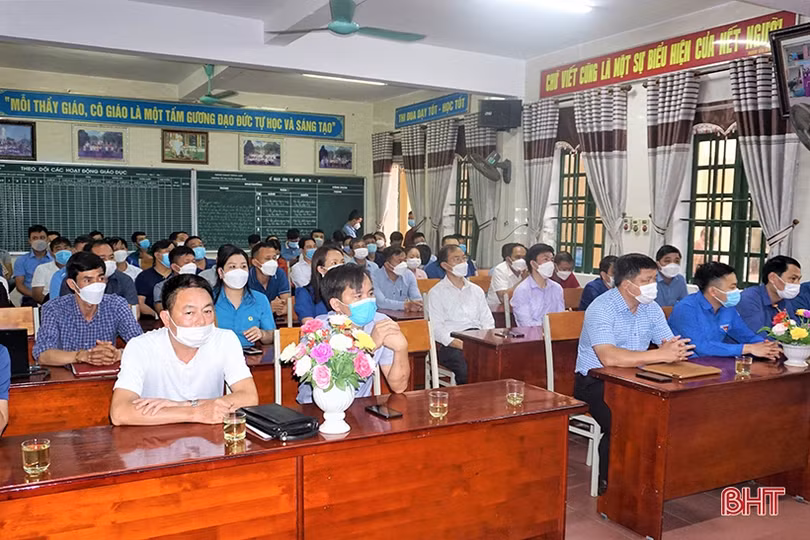 Hương Khê phấn đấu 80% học sinh từ lớp 3 đến lớp 8 được học bơi và biết bơi
