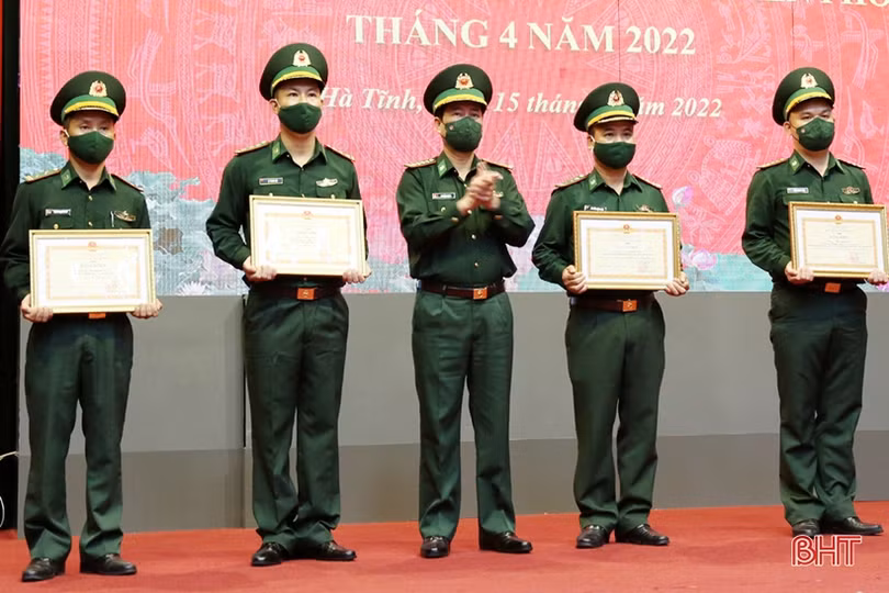 Bộ Tư lệnh BĐBP và UBND tỉnh vinh danh 19 tập thể, cá nhân BĐBP Hà Tĩnh