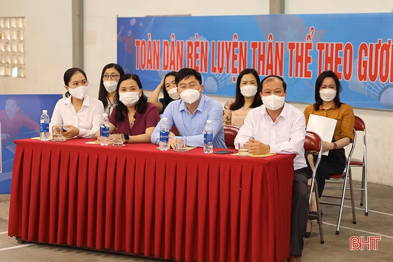 56 vận động viên tham gia tranh tài tại giải cầu lông TX Kỳ Anh năm 2022