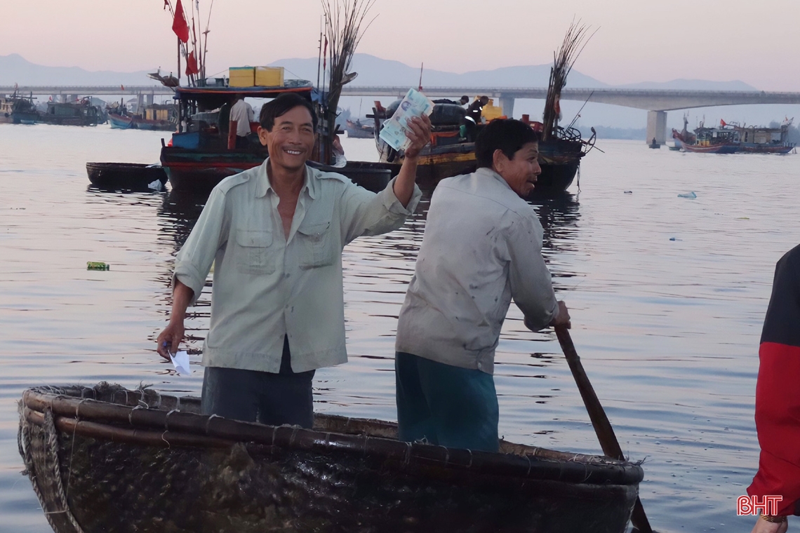 Ngư dân Hà Tĩnh trúng đậm hải sản