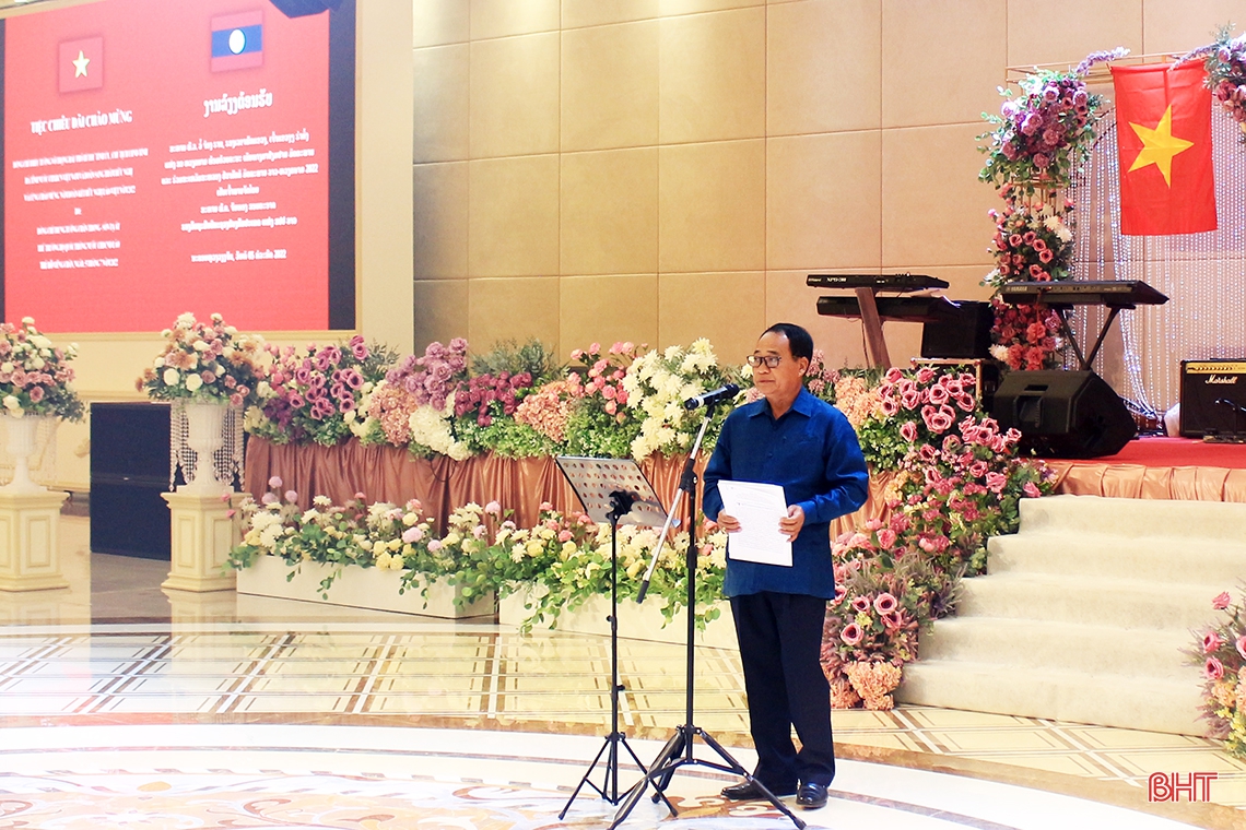 Thứ trưởng Bộ Quốc phòng Lào gặp mặt thân mật đoàn công tác tỉnh Hà Tĩnh