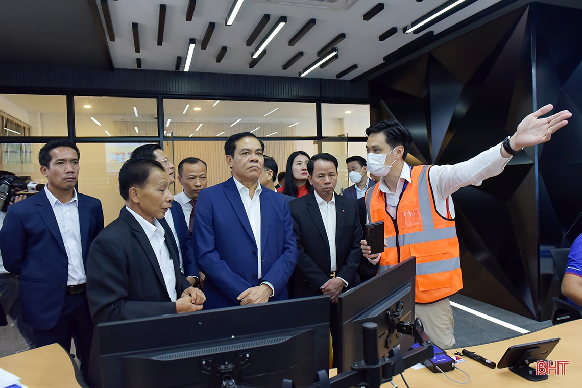 Đoàn cán bộ cấp cao tỉnh Hà Tĩnh chào xã giao Thủ tướng nước CHDCND Lào