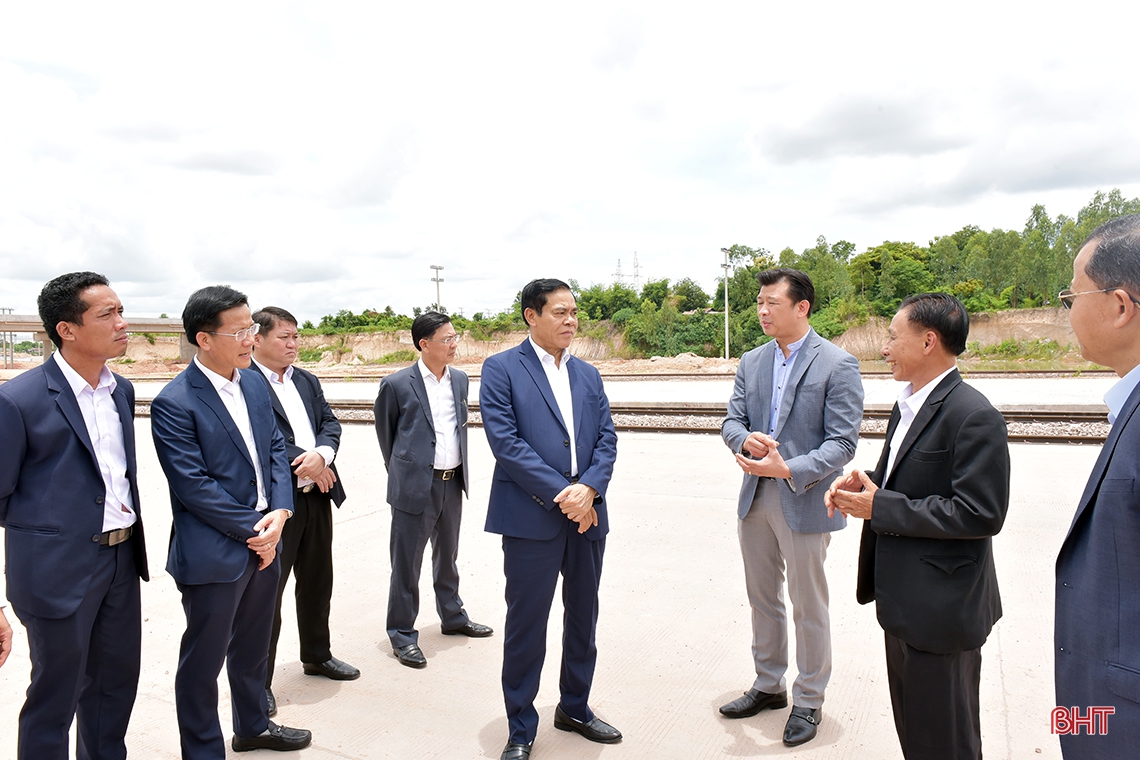 Đoàn cán bộ cấp cao tỉnh Hà Tĩnh chào xã giao Thủ tướng nước CHDCND Lào