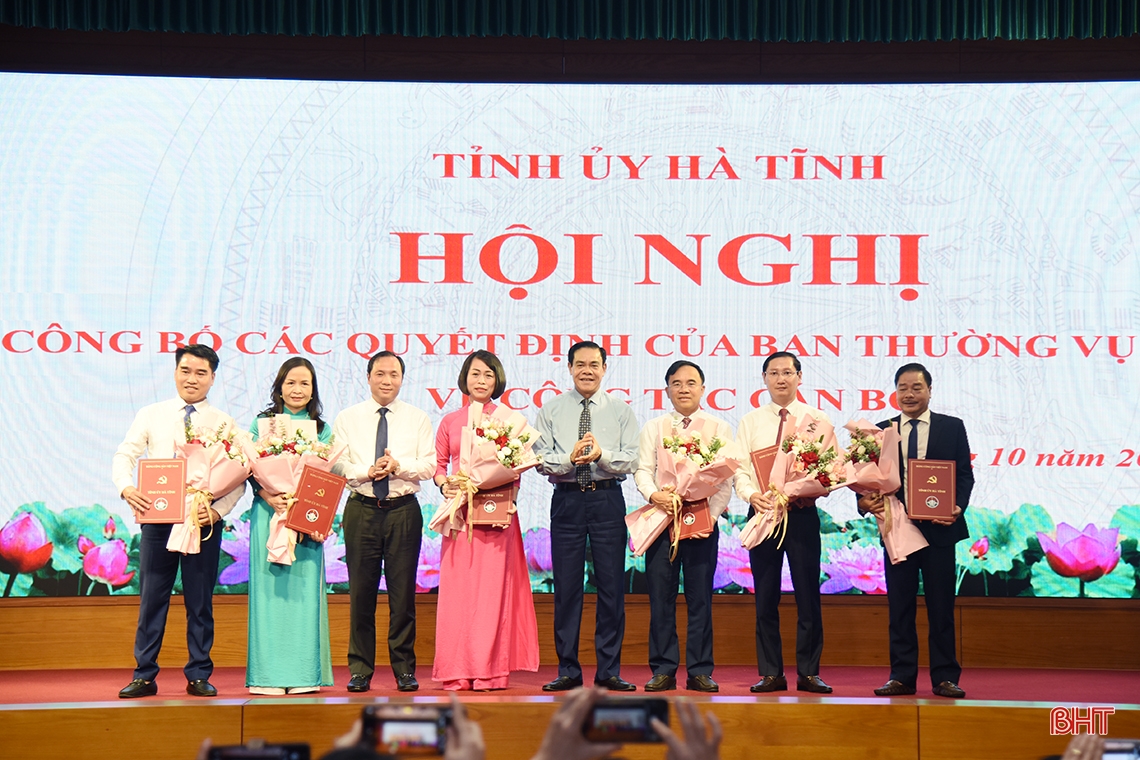 Ban Thường vụ Tỉnh ủy Hà Tĩnh công bố các quyết định luân chuyển, điều động, bổ nhiệm cán bộ