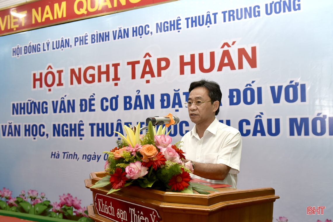 275 học viên tham gia tập huấn “Những vấn đề cơ bản đặt ra đối với văn học, nghệ thuật trước yêu cầu mới” tại Hà Tĩnh