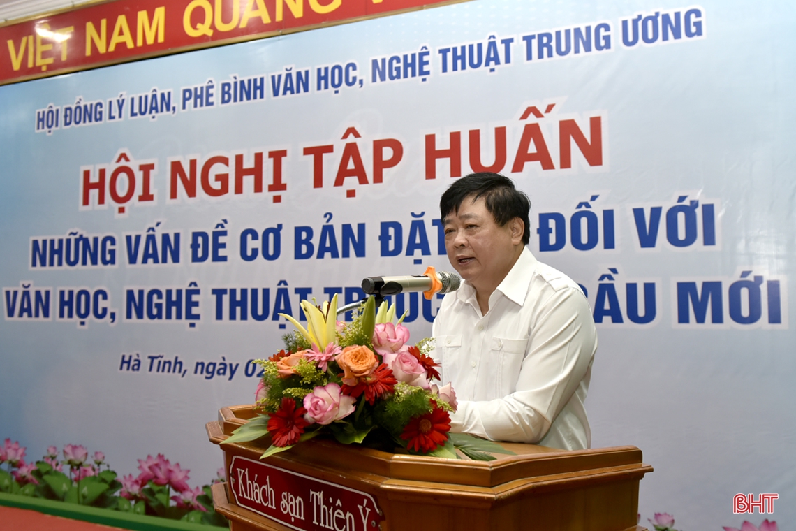 275 học viên tham gia tập huấn “Những vấn đề cơ bản đặt ra đối với văn học, nghệ thuật trước yêu cầu mới” tại Hà Tĩnh