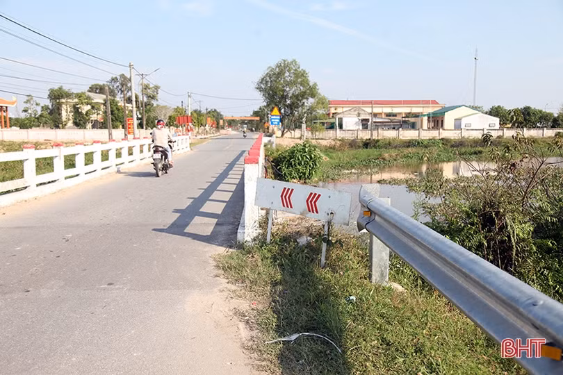 Nguy cơ tai nạn từ nhiều cây cầu “thắt cổ chai” ở xã ven đô Hà Tĩnh