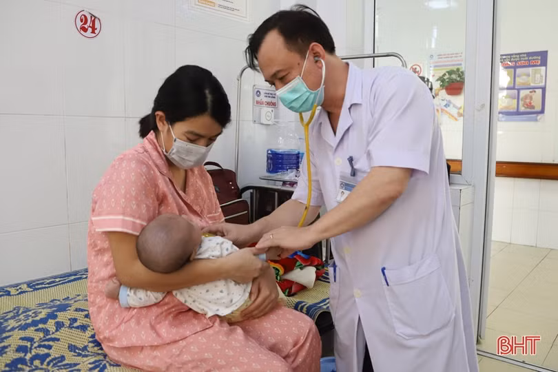 Bác sỹ chuyên khoa nhi ở Hà Tĩnh hướng dẫn cách phòng cúm cho trẻ