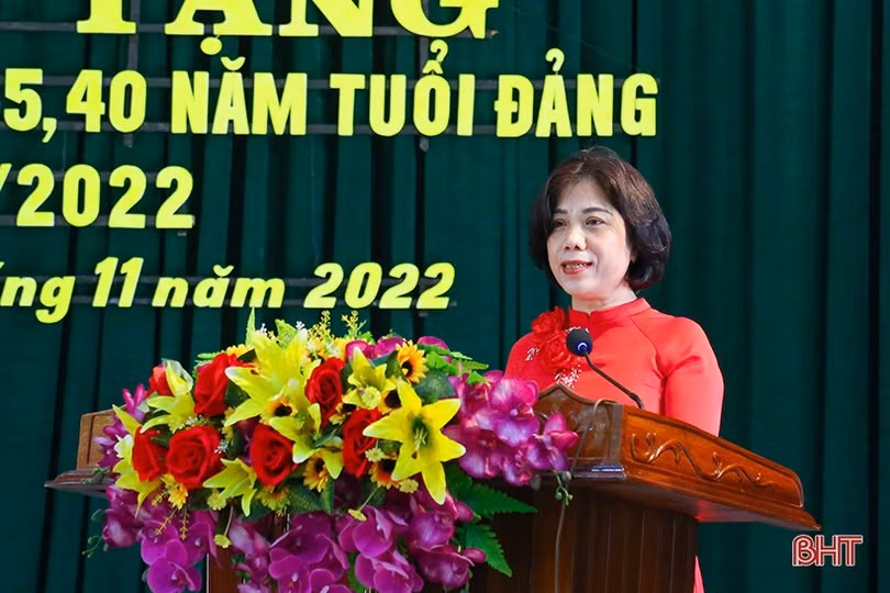Trao Huy hiệu Đảng cho 107 đảng viên ở TP Hà Tĩnh