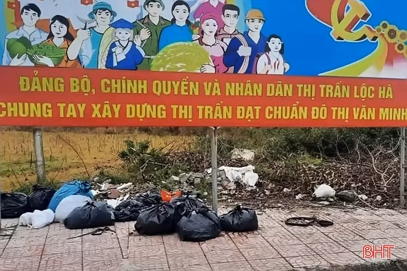 Nhiều hình ảnh chưa đẹp về tập kết rác ở Lộc Hà