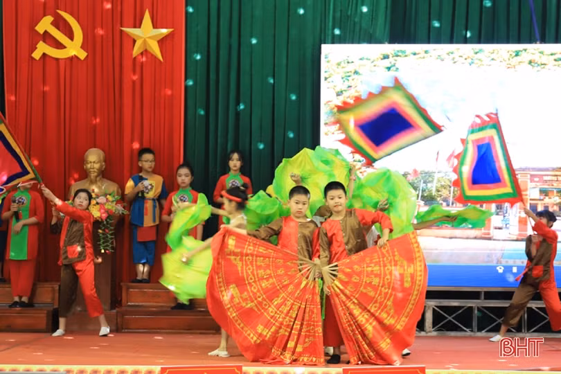 Đặc sắc chương trình giao lưu các CLB dân ca ví, giặm trường học ở Hương Sơn