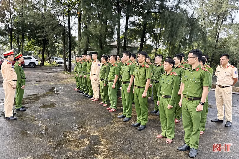 Đào tạo, cấp chứng chỉ lái xuồng máy cho 132 cán bộ, chiến sĩ Công an Hà Tĩnh