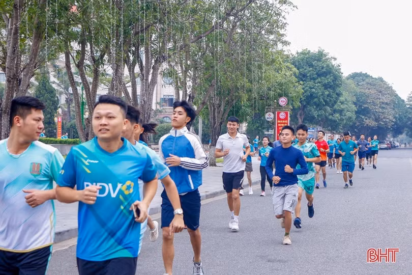 Hơn 200 VĐV tham gia giải “BIDV Run - Tết ấm cho người nghèo ở Hà Tĩnh