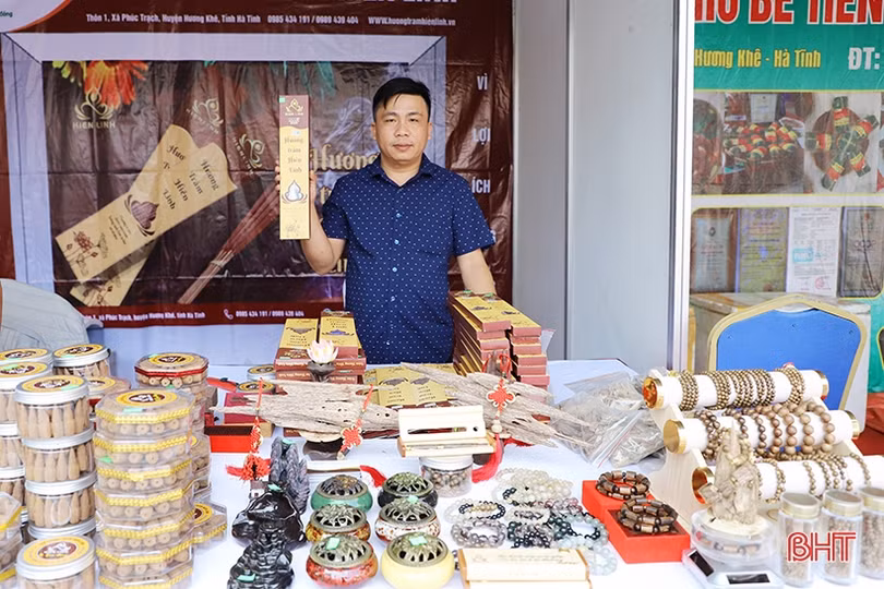 Nhộn nhịp mua sắm trong Tuần lễ Sản phẩm tiêu biểu Hà Tĩnh tại Hà Nội