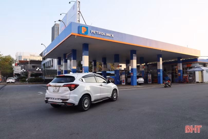 Hà Tĩnh: Nỗ lực không để cảnh chen chúc mua xăng, dầu!