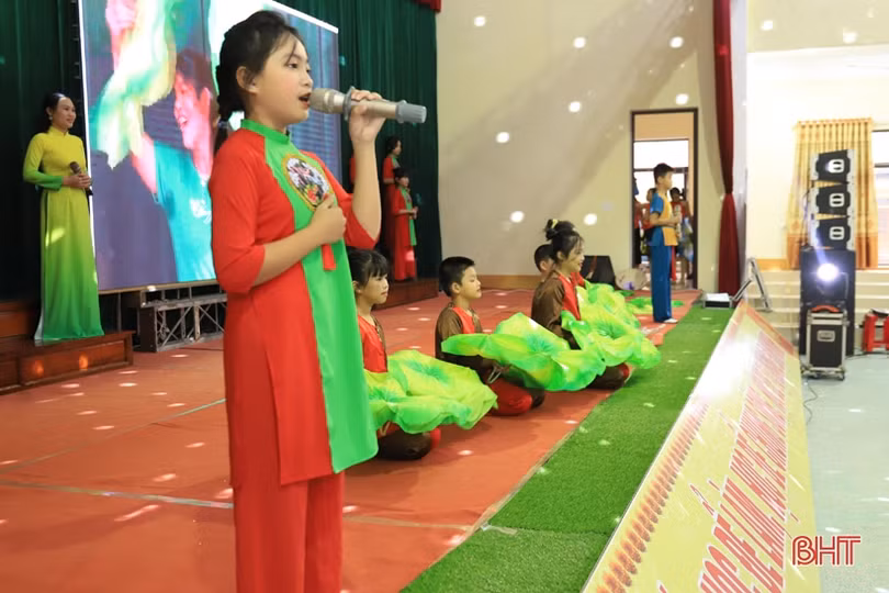 Đặc sắc chương trình giao lưu các CLB dân ca ví, giặm trường học ở Hương Sơn