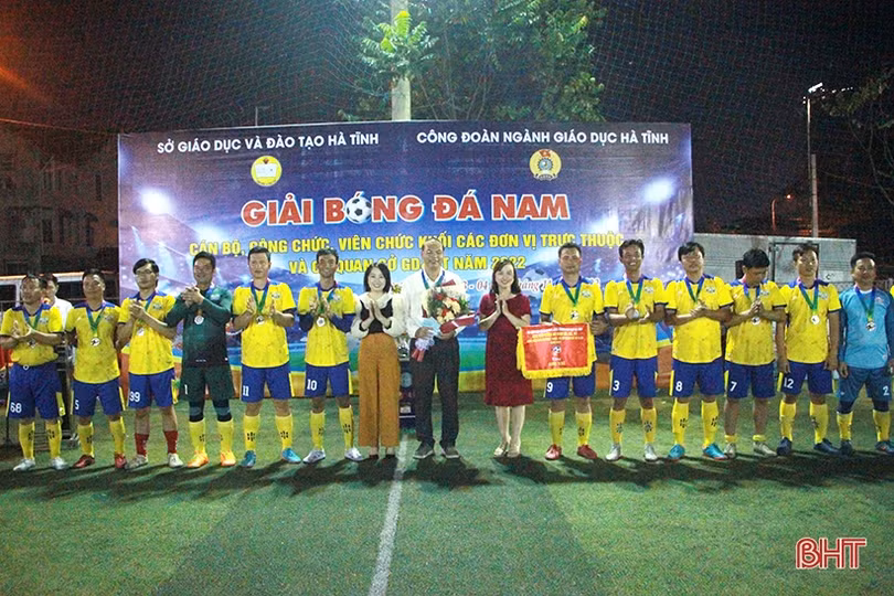 Trường THPT Lê Hữu Trác vô địch Giải Bóng đá nam cán bộ, công chức, viên chức ngành GD&ĐT Hà Tĩnh