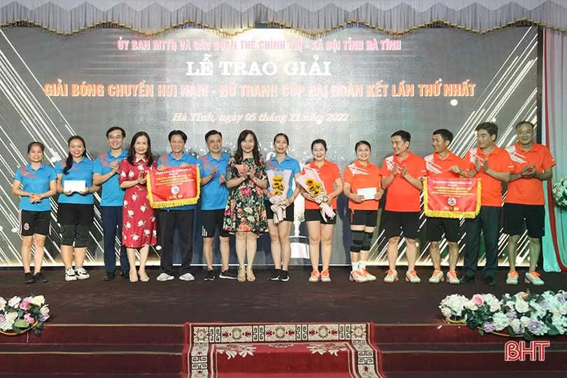 Hương Sơn vô địch giải bóng chuyền hơi nam nữ tranh Cúp Đại đoàn kết Hà Tĩnh