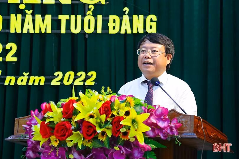 Trao Huy hiệu Đảng cho 107 đảng viên ở TP Hà Tĩnh