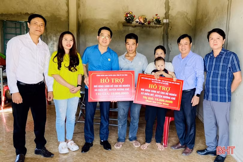 Ban Tuyên giáo Tỉnh ủy Hà Tĩnh hỗ trợ sinh kế gia đình hộ nghèo ở Hương Khê