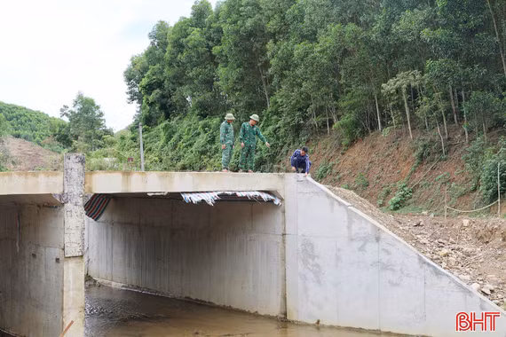 Chờ vốn, tuyến đường độc đạo vào biên giới dang dở 