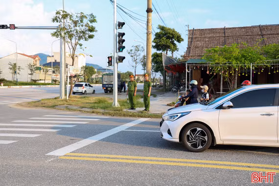 Đèn tín hiệu góp phần hạn chế va chạm trên quốc lộ 281