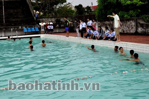 Phát động dạy bơi, học bơi hè 2014