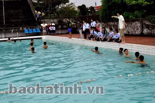 Phát động dạy bơi, học bơi hè 2014 Phát động dạy bơi, học bơi hè 2014