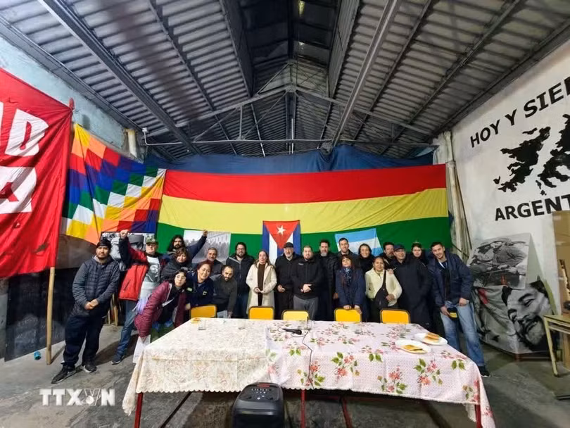 Đại biểu dự hoạt động kỷ niệm 100 năm ngày sinh Fidel Castro tại Argentina. (Ảnh: Thanh Tùng/TTXVN)