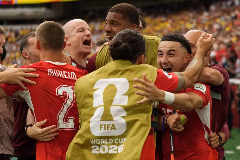 Các cầu thủ Thụy Sĩ mừng chiến thắng sau khi đánh bại Colombia 4-3 trong loạt luân lưu, sau trận hòa 0-0 ở vòng 1/8 World Cup 2026 trên sân BC Place, Vancouver, Canada ngày 7/7. Ảnh: AP