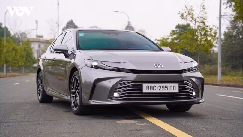 Hiện Toyota Camry vẫn là mẫu Sedan phân khúc D được nhiều người Việt lựa chọn.