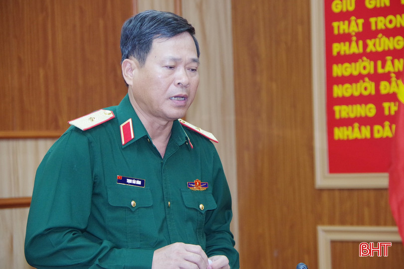 Thiếu tướng Trịnh Văn Hùng - Ủy viên Ban Thường vụ Đảng ủy, Chủ nhiệm Chính trị Quân khu 4 phát biểu tại cuộc kiểm tra.