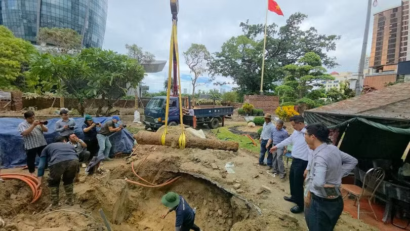 Bí thư Thành ủy Đà Nẵng Lê Ngọc Quang có mặt tại hiện trường khai quật