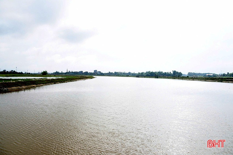 Tuyến kênh được mở rộng đáy có nơi lên đến 90m, giúp tăng khả năng tiêu thoát lũ cho các xã trong vùng.