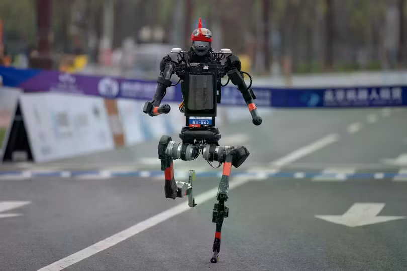 Robot Superman đạt tốc độ chạy tối đa 45,6 km/h. Ảnh: Zhejiang Daily Press.