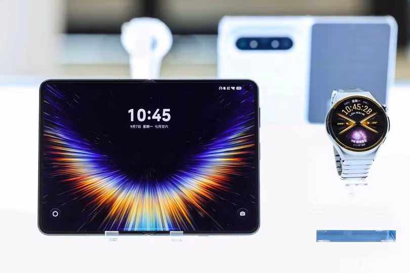 Huawei ra mắt mẫu điện thoại thông minh gập ba Mate XT 2 được trang bị chip Kirin 9050 Pro mới nhất - chip hiệu năng cao đầu tiên ứng dụng công nghệ “gập logic”. Ảnh: Huawei cung cấp