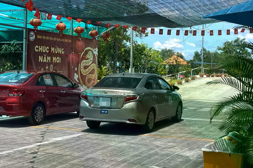 Người thi cần đạt bài sát hạch trong hình mới được thi đường trường. Ảnh: Đan Thanh.