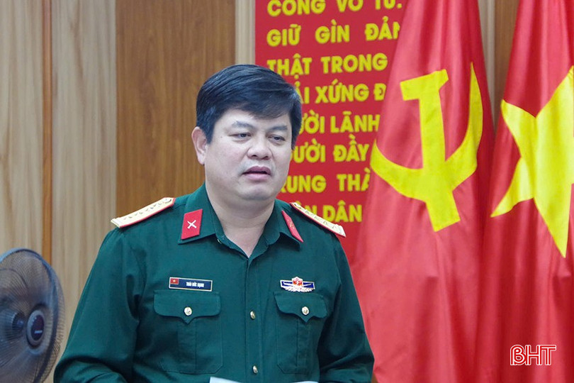Đại tá Thái Đức Hạnh - Phó Chủ nhiệm Chính trị Quân khu 4 ghi nhận và biểu dương những kết quả mà Đảng ủy Quân sự tỉnh Hà Tĩnh đã đạt được trong thời gian qua.