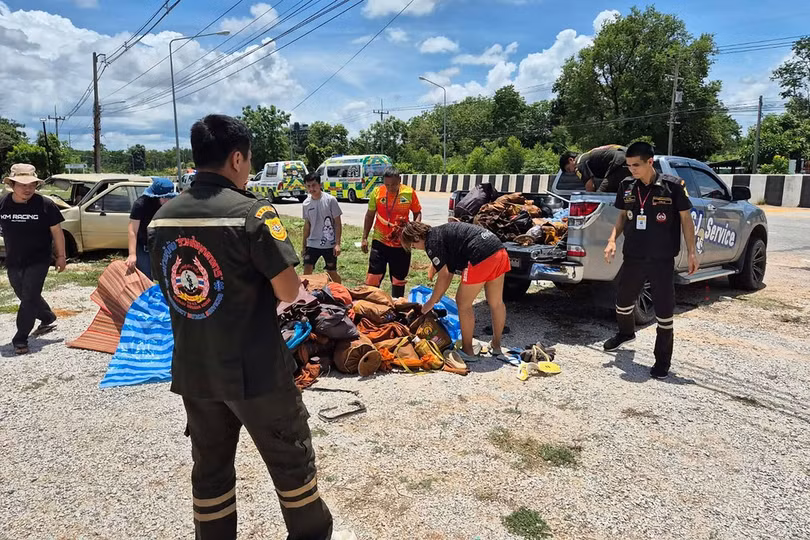 Hiện trường vụ bé trai tông xe vào nhóm nhà sư ở tỉnh Mukdahan phía đông bắc Thái Lan ngày 2/7. Ảnh: AFP