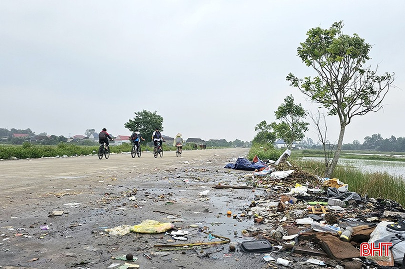Tuyến đường có nhiều học sinh qua lại.