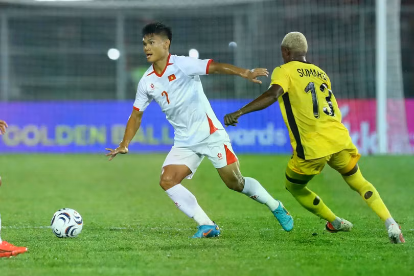 Malaysia gây nhiều khó khăn cho tuyển Việt Nam. Ảnh: Minh Chiến.