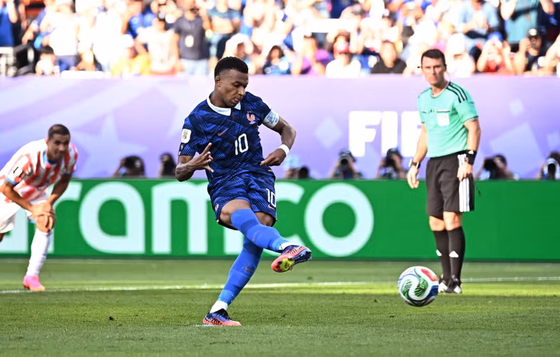 Mbappe khai thông thế bế tắc từ chấm 11 m.