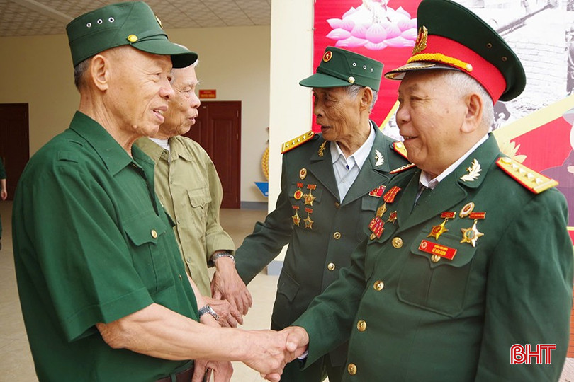Các cựu chiến binh Tiểu đoàn 8 gặp gỡ thân mật.