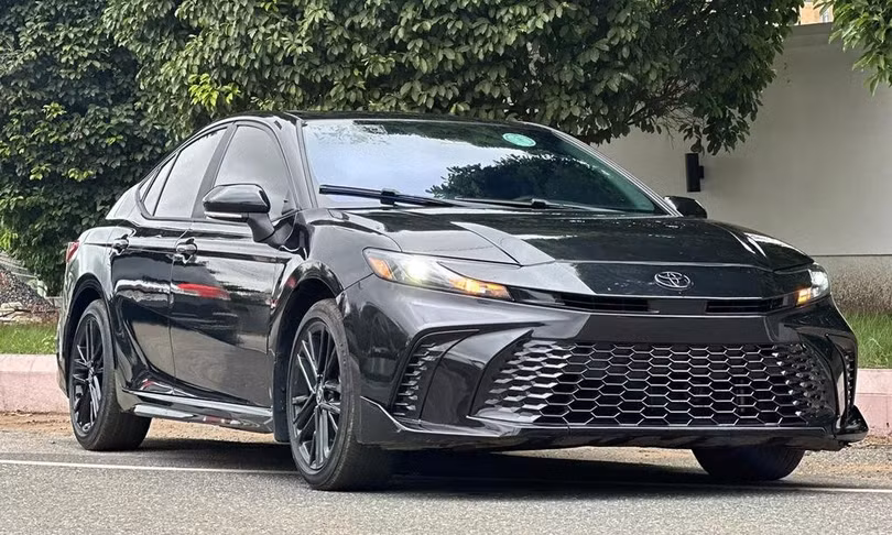 Toyota Camry Hybrid hiện là xe hybrid bán chạy nhất tại Mỹ. Ảnh: Kwabena