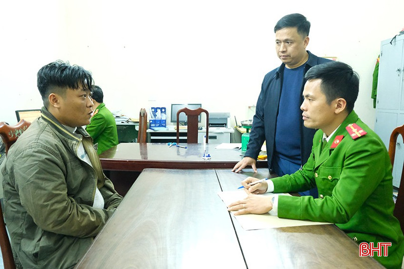Đối tượng Phạm Viết Nhật tại cơ quan công an.