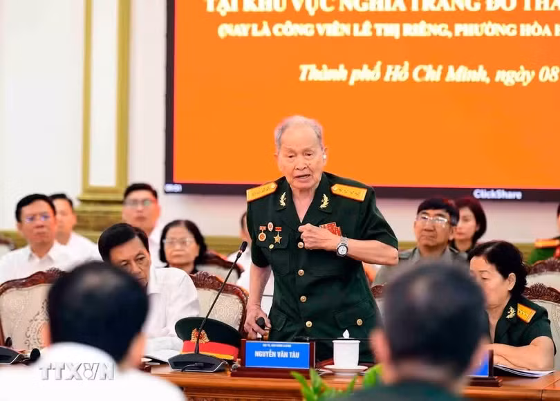 Đại tá Tình báo Nguyễn Văn Tàu (Tư Cang), Anh hùng Lực lượng vũ trang nhân dân, nhân chứng trận đánh Xuân Mậu Thân 1968, phát biểu. (Ảnh: Xuân Khu/TTXVN)