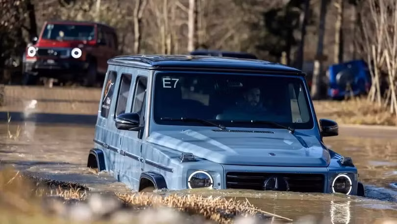 Mẫu Mercedes G-Class lội nước. Ảnh: Mercedes