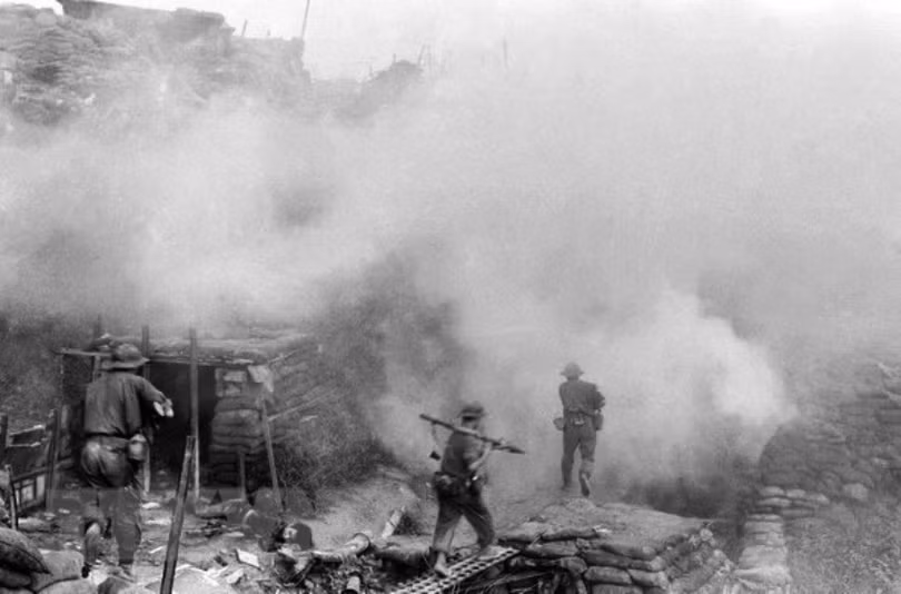 Ngày 30/3/1972, Quân giải phóng tiến công đánh chiếm điểm cao 365 mở màn chiến dịch giải phóng Quảng Trị. (Ảnh: Lương Nghĩa Dũng/TTXVN)
